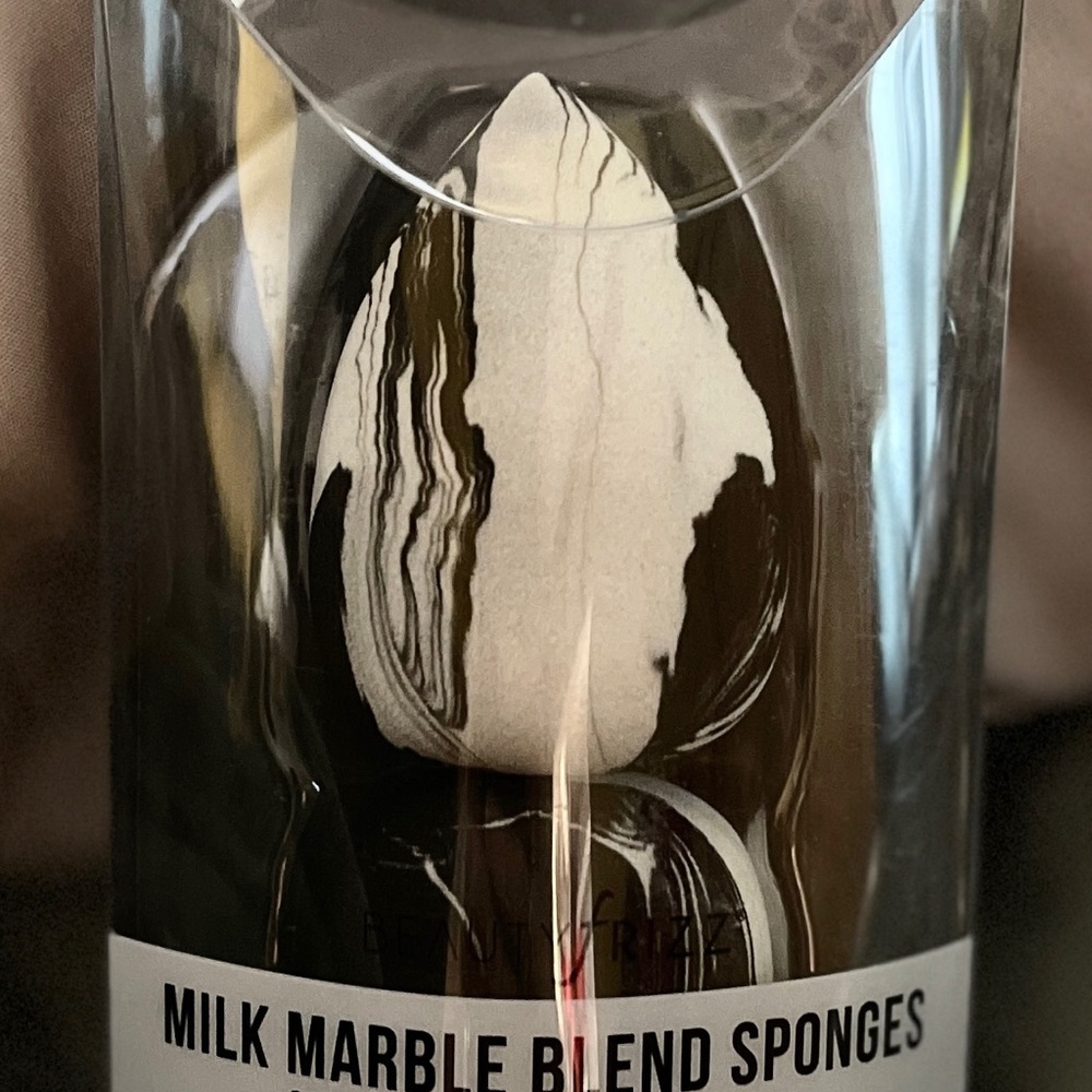 Set of 2 brand new premium blending sponges. Black/White marble